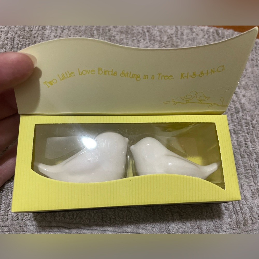 Love bird salt and pepper favors